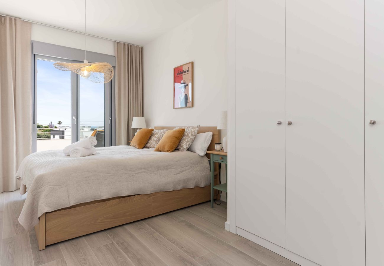 Apartment in Estepona - Modern New built Holiday home with Sea view, Pool, Gym and Kids Playground