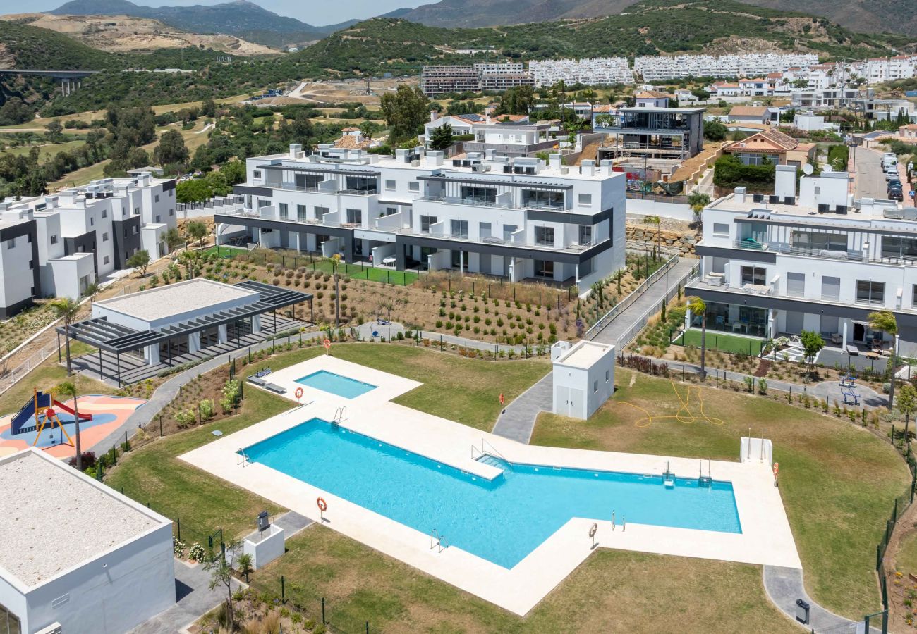 Apartment in Estepona - Modern New built Holiday home with Sea view, Pool, Gym and Kids Playground
