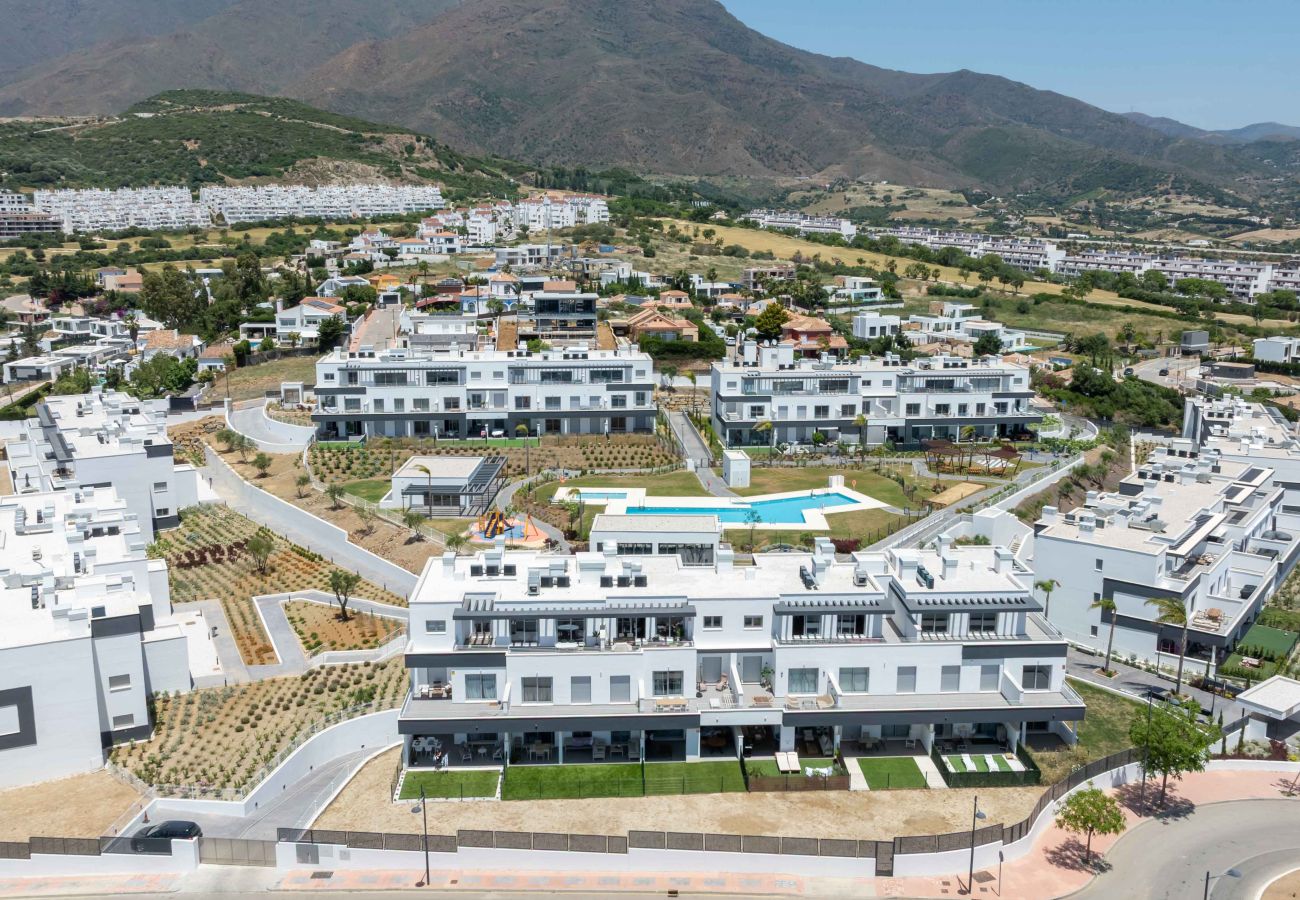 Apartment in Estepona - Modern New built Holiday home with Sea view, Pool, Gym and Kids Playground