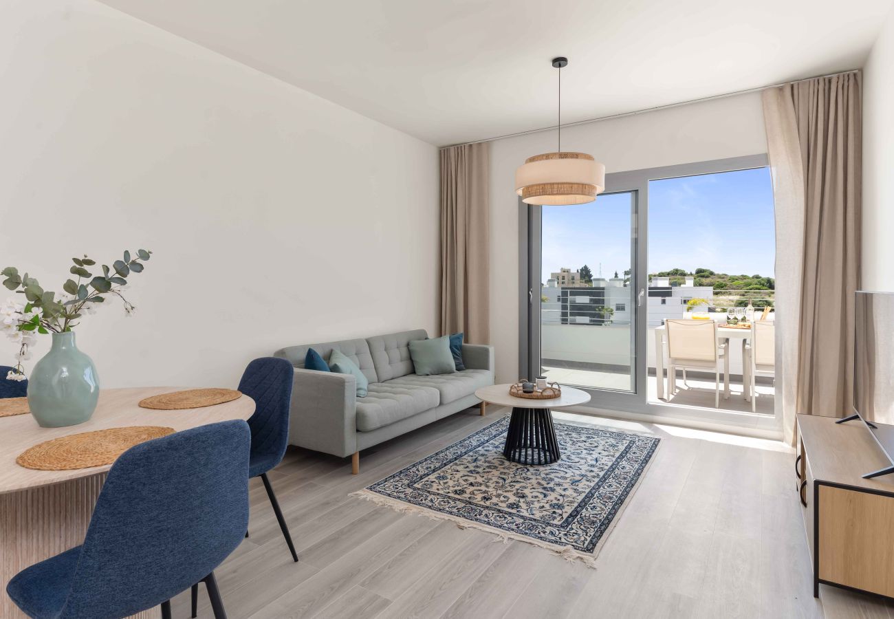 Apartment in Estepona - Modern New built Holiday home with Sea view, Pool, Gym and Kids Playground